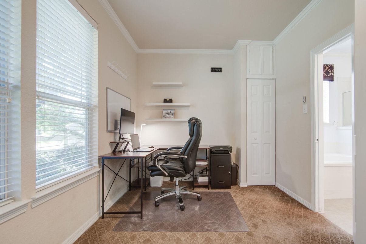 Home Office, Interior