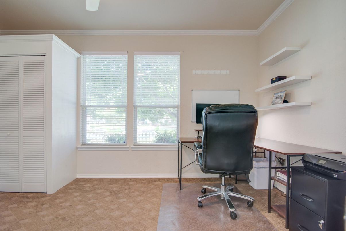 Home Office, Interior