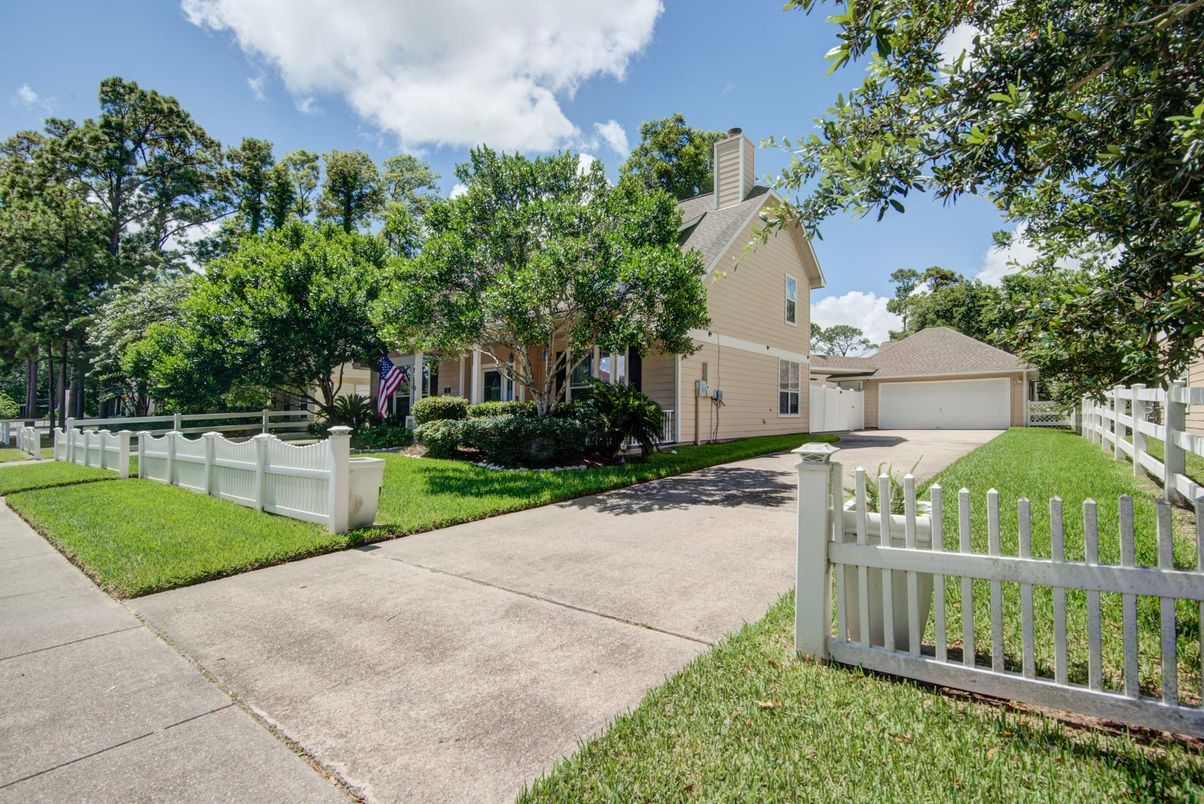 Backyard, Detached Garage, Exterior