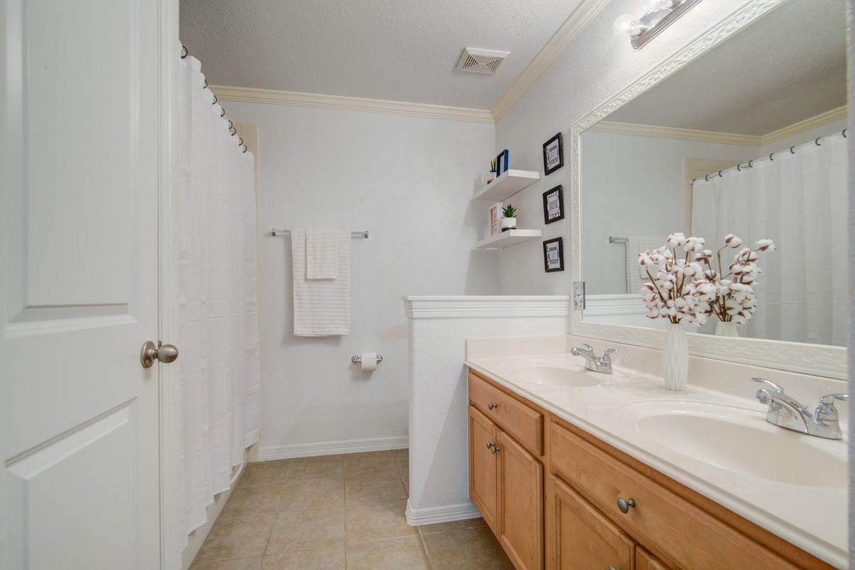 Bathroom, Dual Sink Vanities, Interior