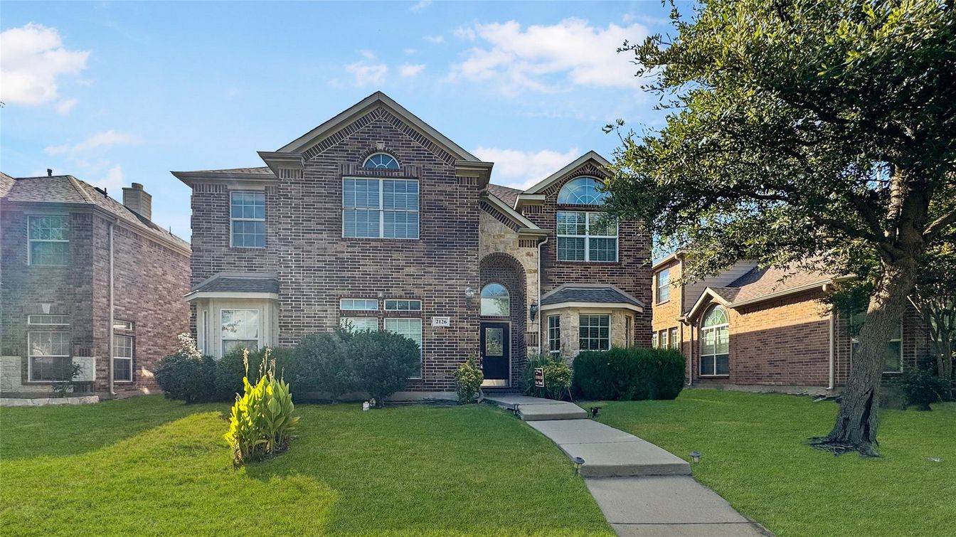 Exterior, Facade, Brick Facade, Brick Traditional