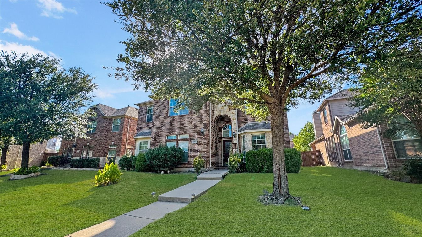 Backyard, Exterior, Facade, Brick Facade, French Provincial