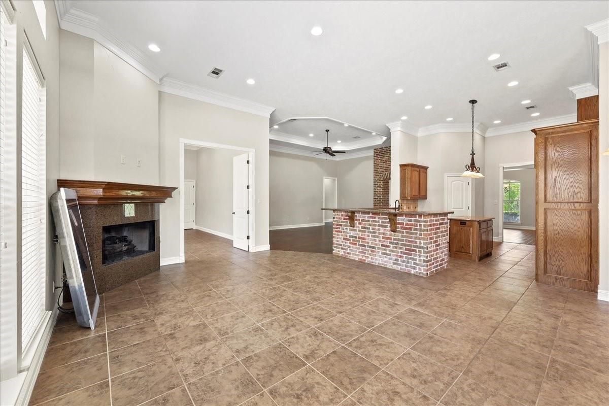Empty room, Fireplace, Interior, Pendant Lights, Recessed Lighting