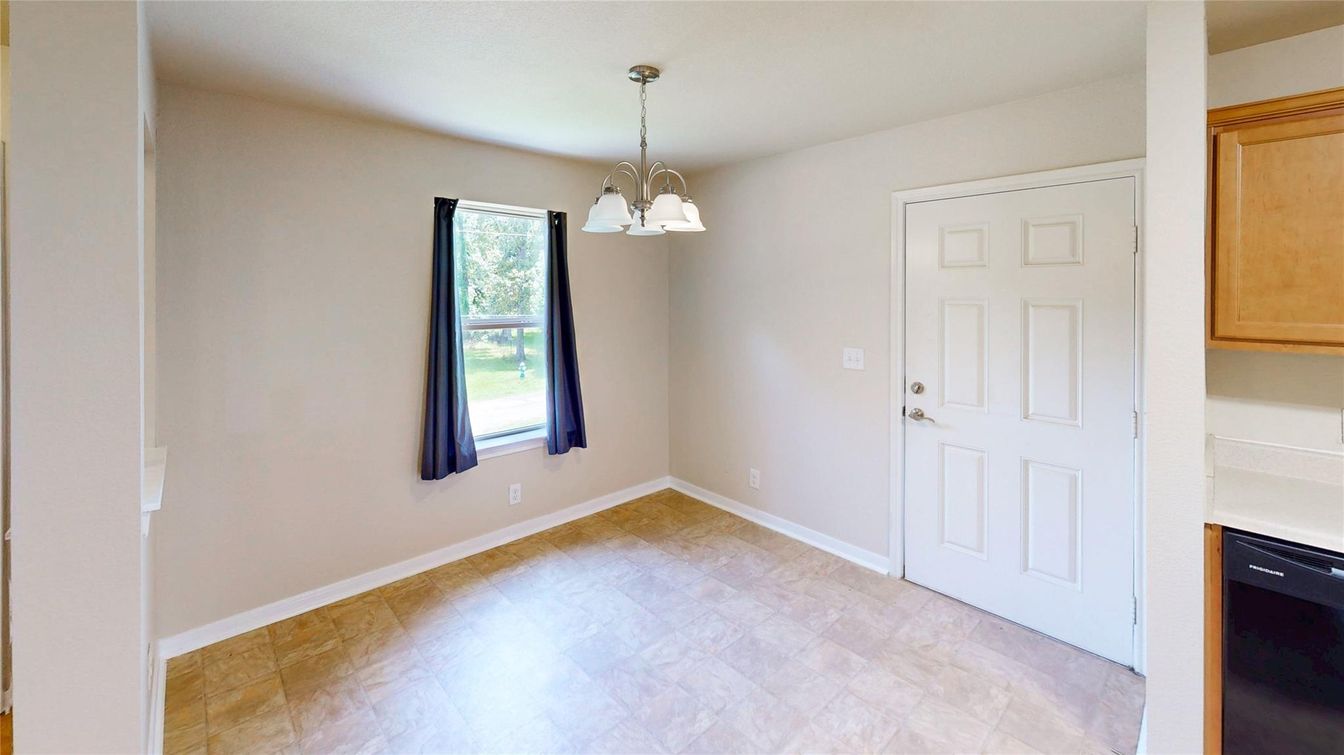 Empty room, Interior, Pendant Lights