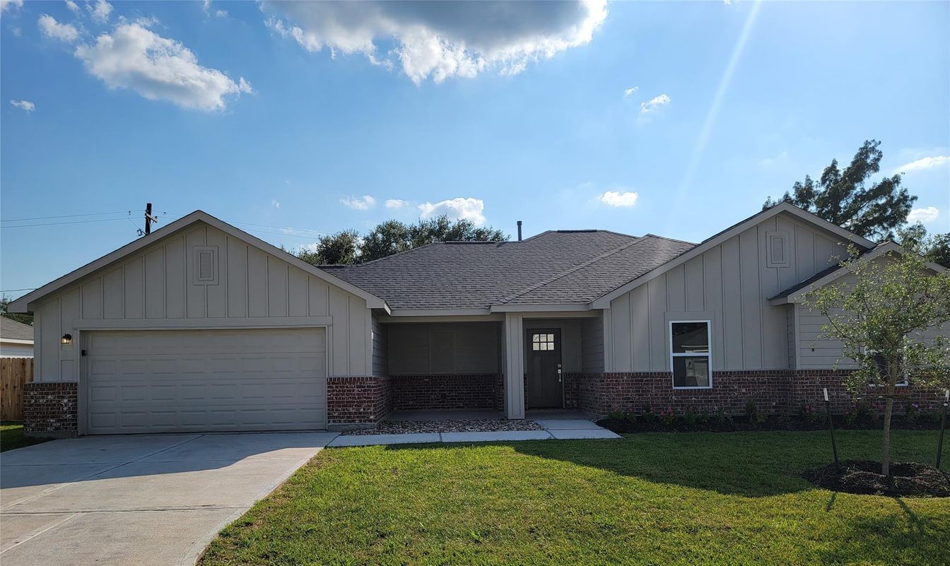 Attached, Exterior, Facade, Brick Facade, Farmhouse