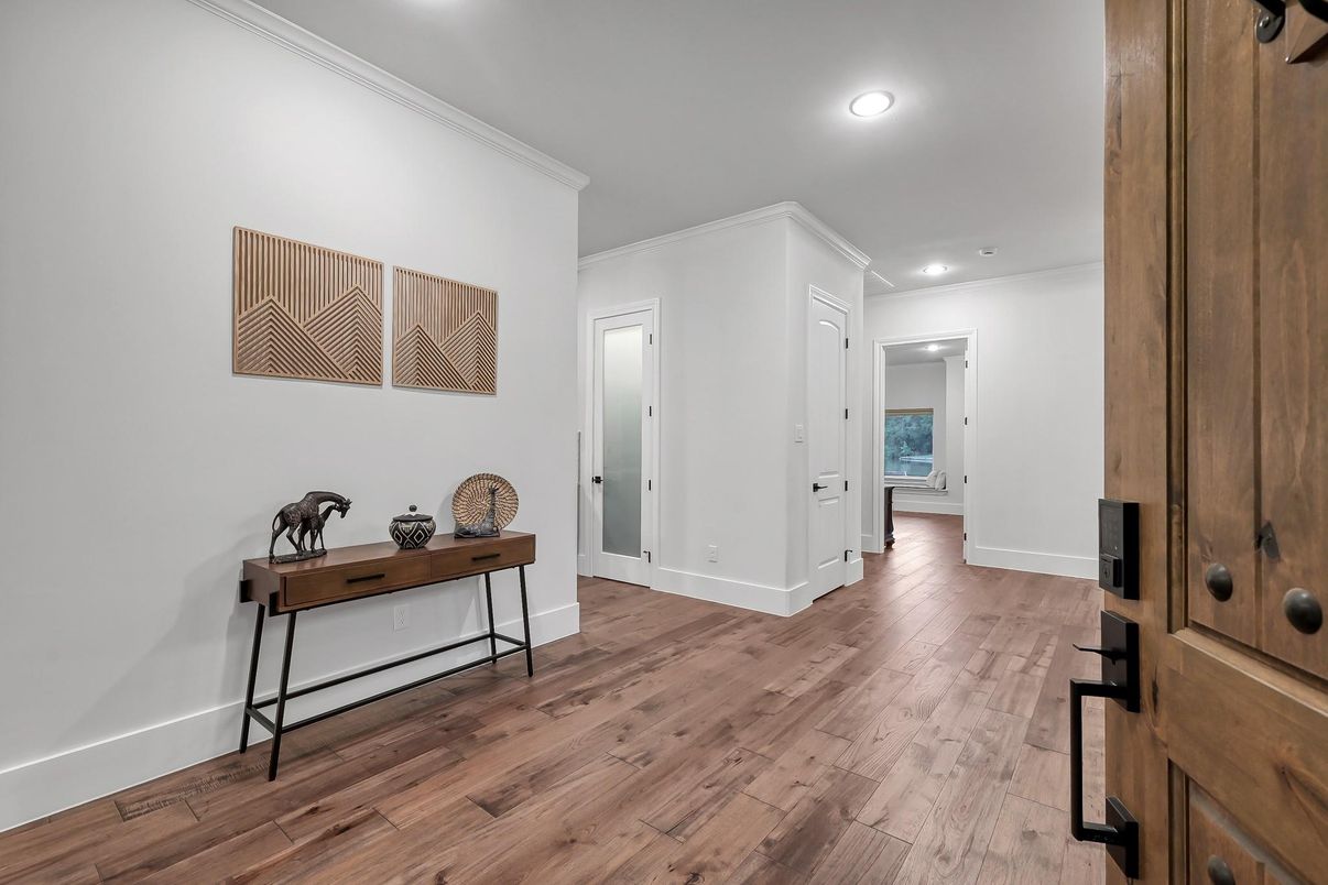 Interior, Recessed Lighting, Wood Texture Flooring