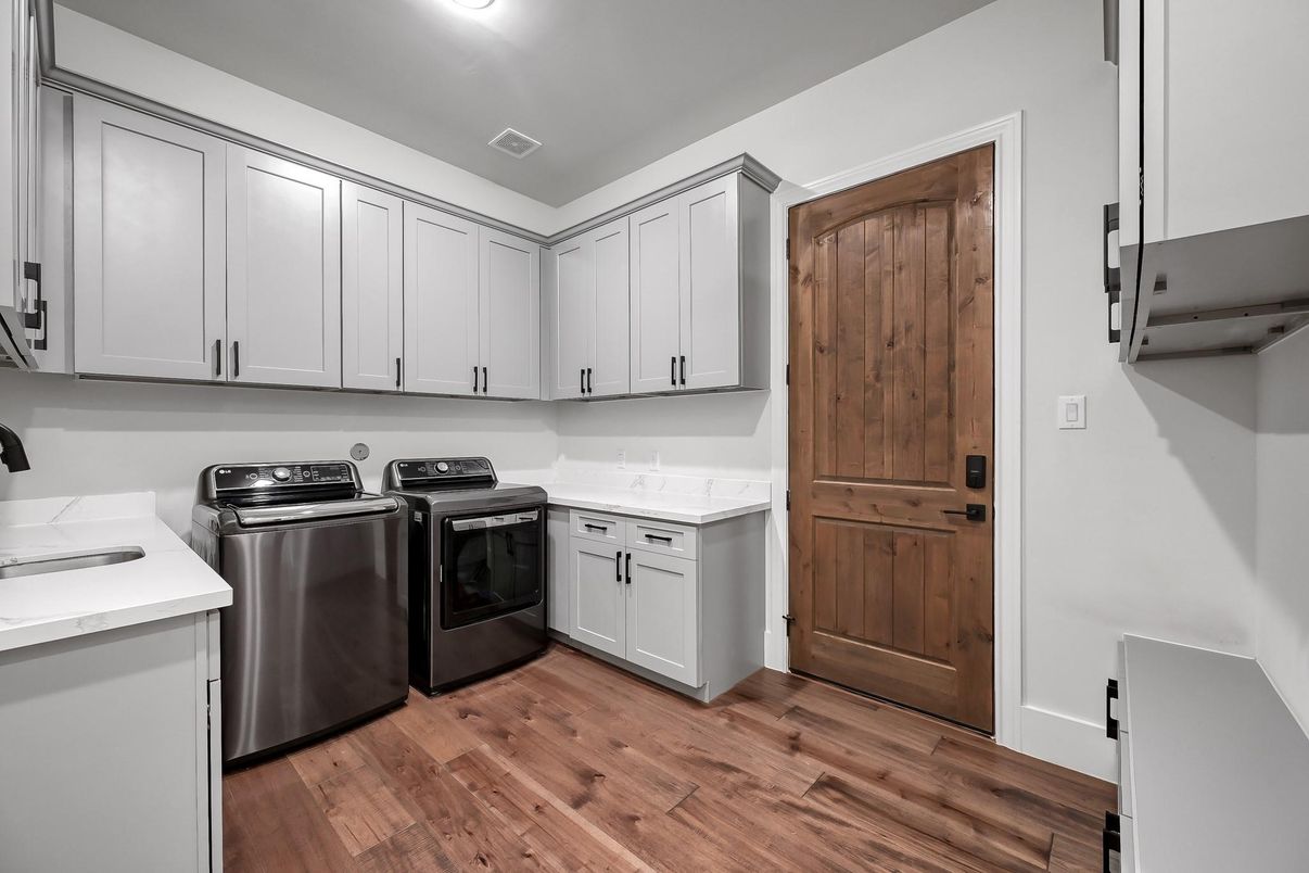 Interior, Washer, Wood Texture Flooring