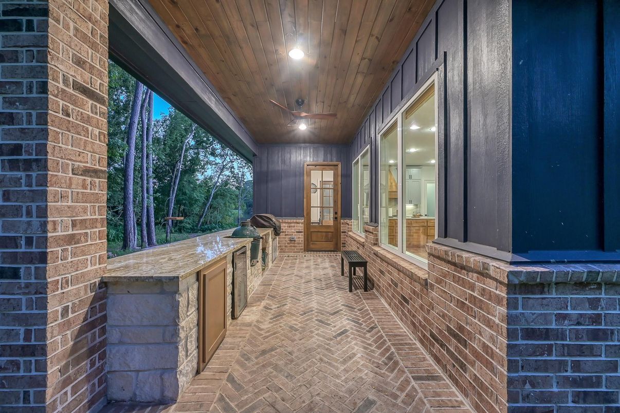 Exterior, Outdoor Kitchen