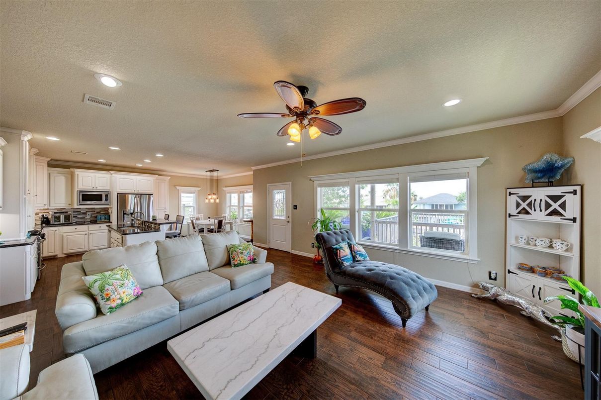 Interior, Kitchen, Living room, Pendant Lights, Recessed Lighting, Stainless Steel Appliances, Wood Texture Flooring