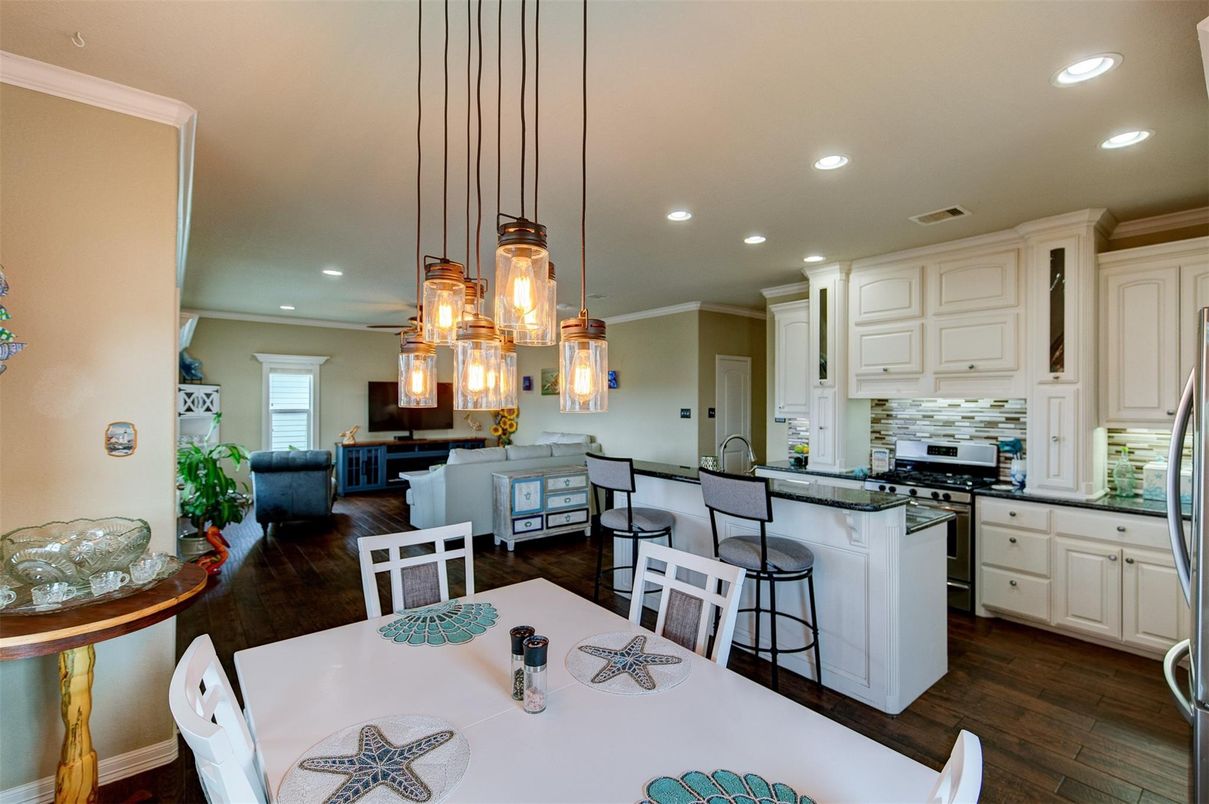 Dining room, Interior, Kitchen, Pendant Lights, Recessed Lighting, Wood Texture Flooring