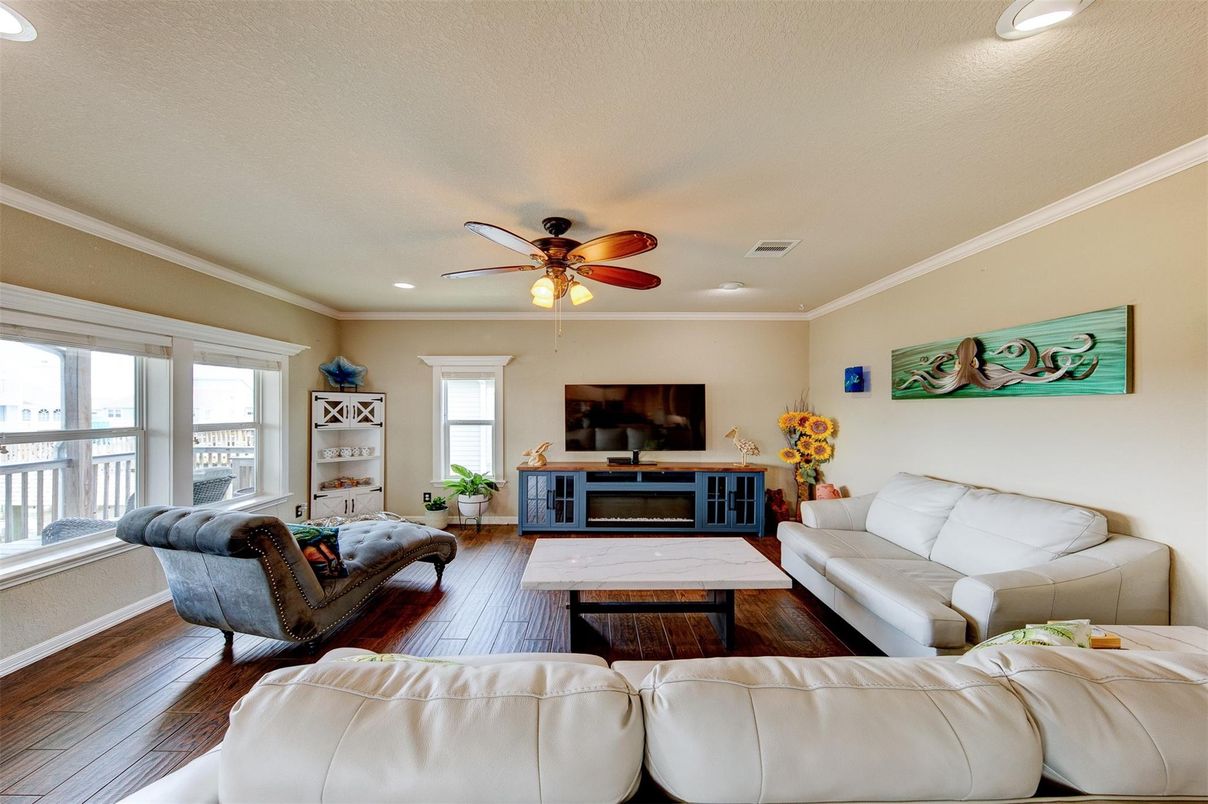 Interior, Living room, Recessed Lighting, Wood Texture Flooring