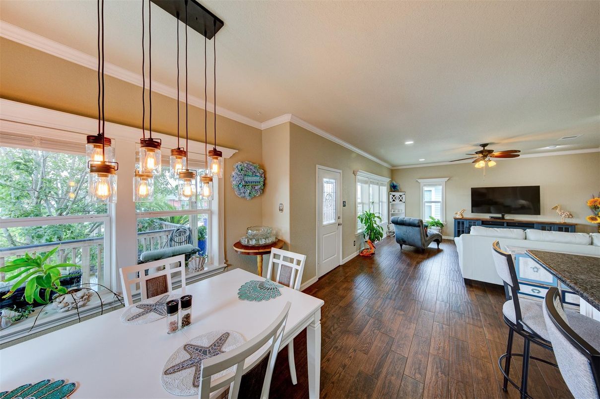 Dining room, Interior, Living room, Pendant Lights, Recessed Lighting, Wood Texture Flooring