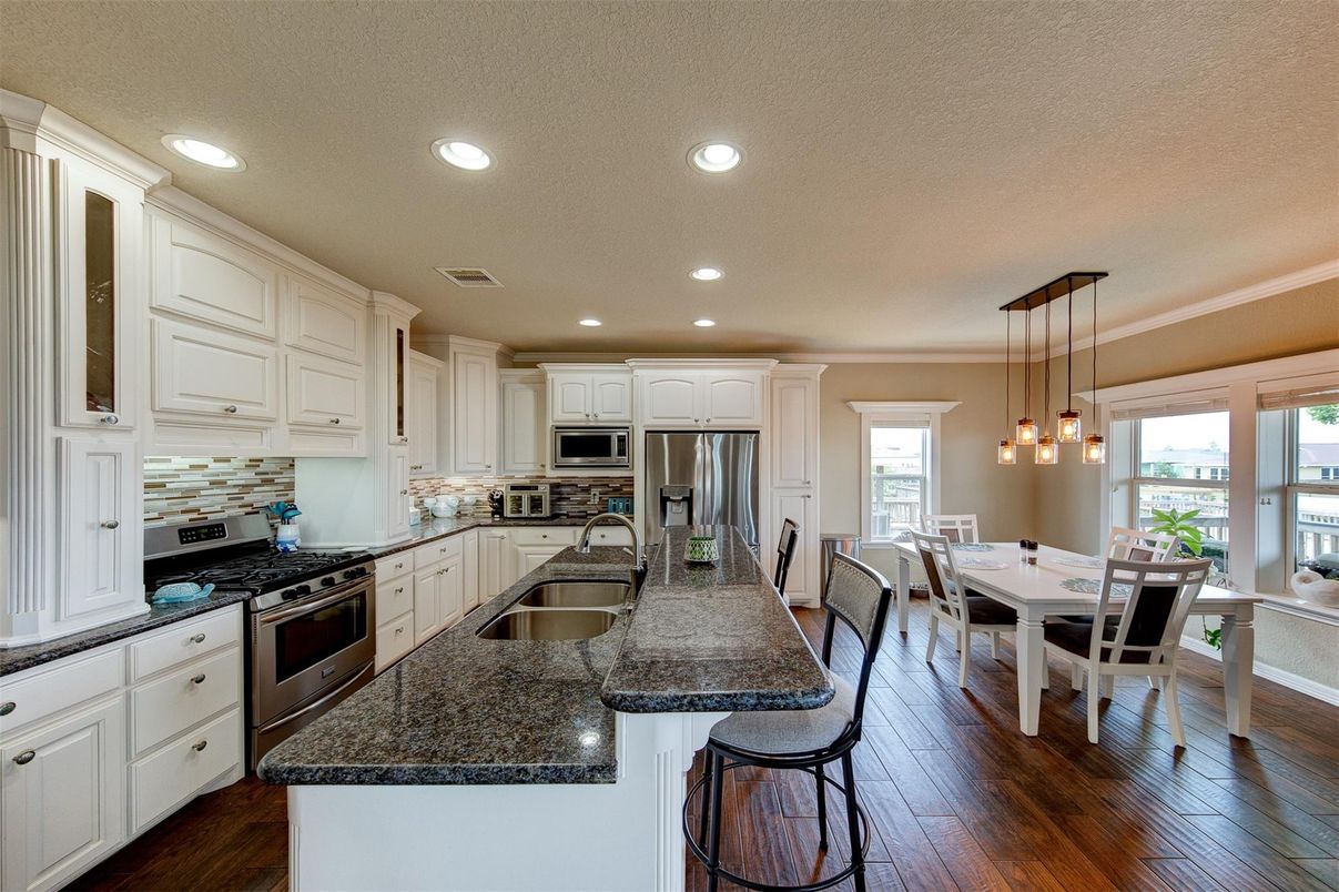 Dining room, Interior, Kitchen, Pendant Lights, Recessed Lighting, Stainless Steel Appliances, Wood Texture Flooring