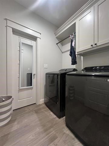 Interior, Washer, Wood Texture Flooring