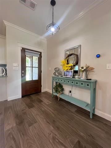 Interior, Pendant Lights, Wood Texture Flooring