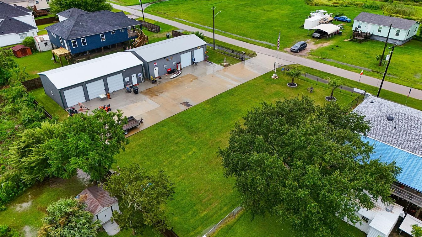 Exterior, Drone