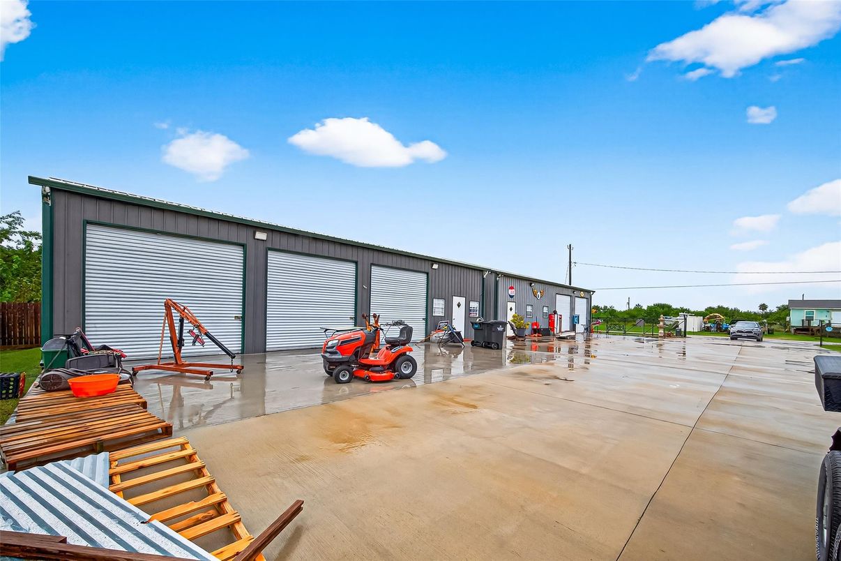 Detached Garage, Exterior