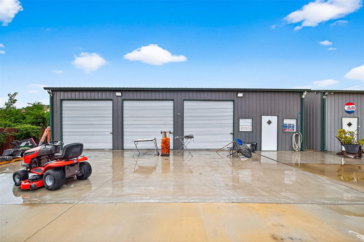 Detached Garage, Exterior