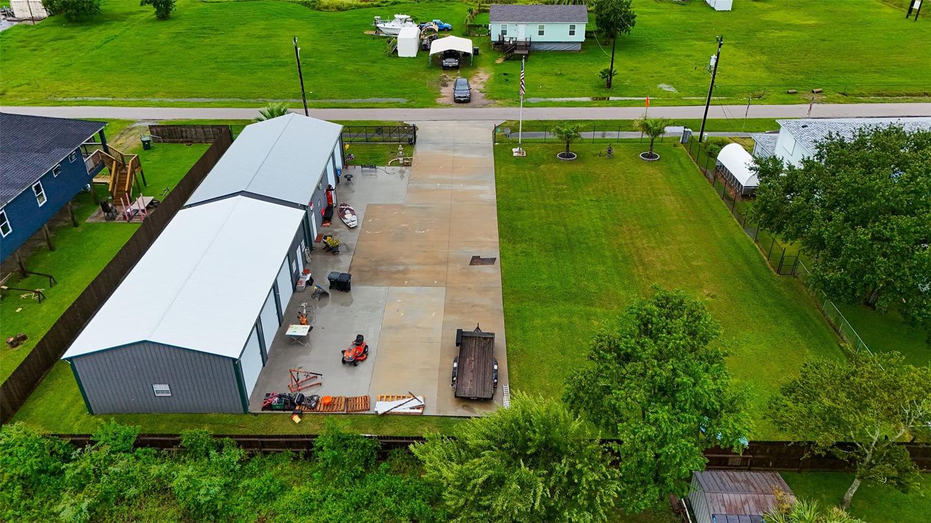 Exterior, Drone