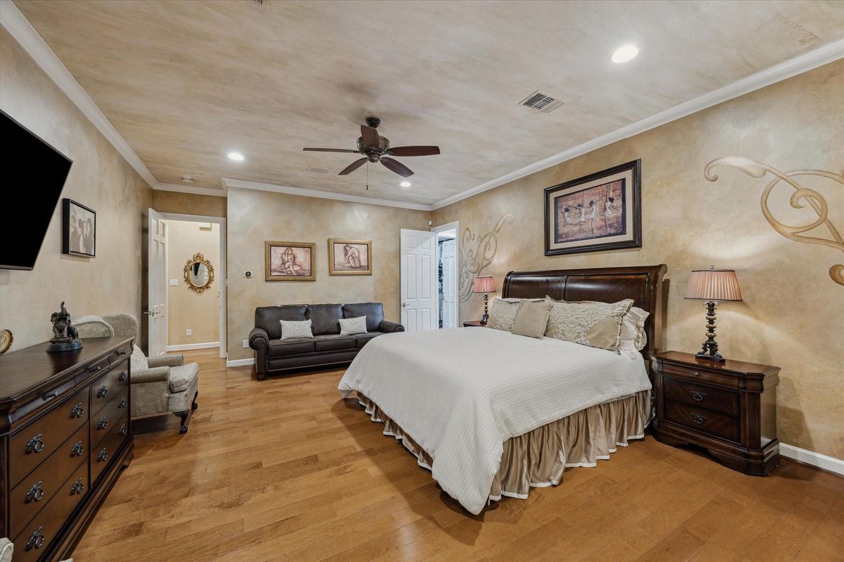 Bedroom, Interior, Recessed Lighting, Wood Texture Flooring
