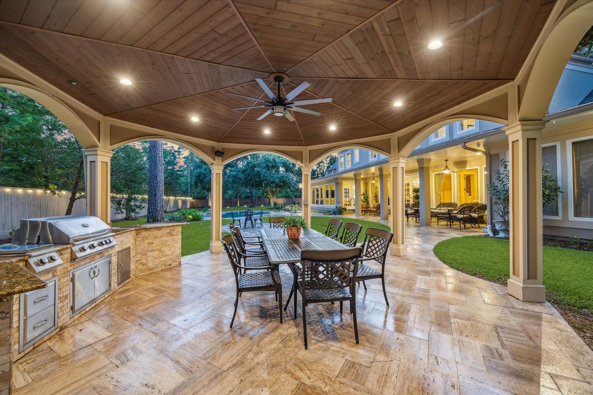 Exterior, Outdoor Kitchen