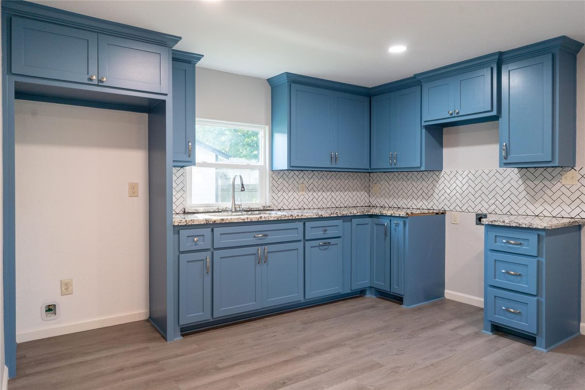 Interior, Kitchen, Recessed Lighting, Wood Texture Flooring