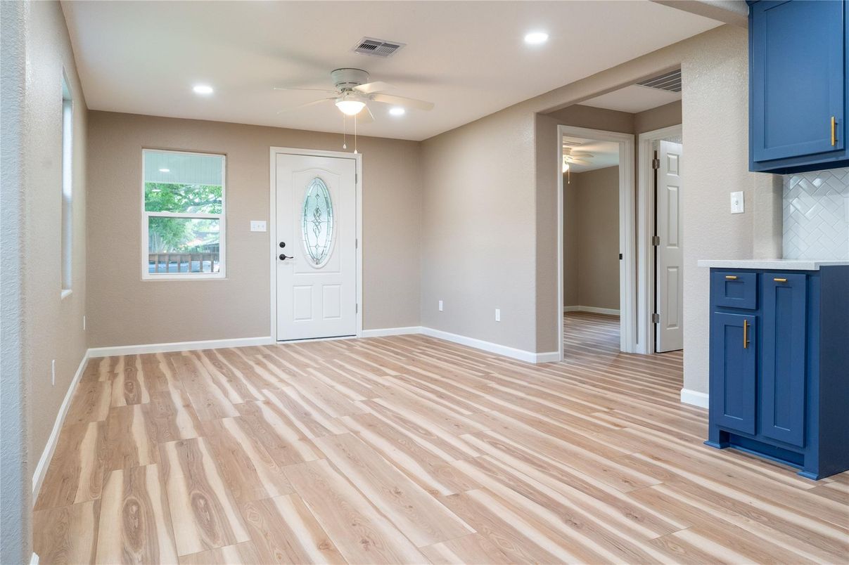 Empty room, Interior, Recessed Lighting, Wood Texture Flooring