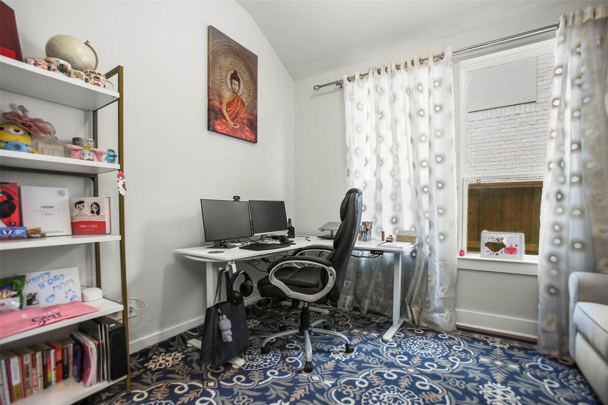 Home Office, Interior