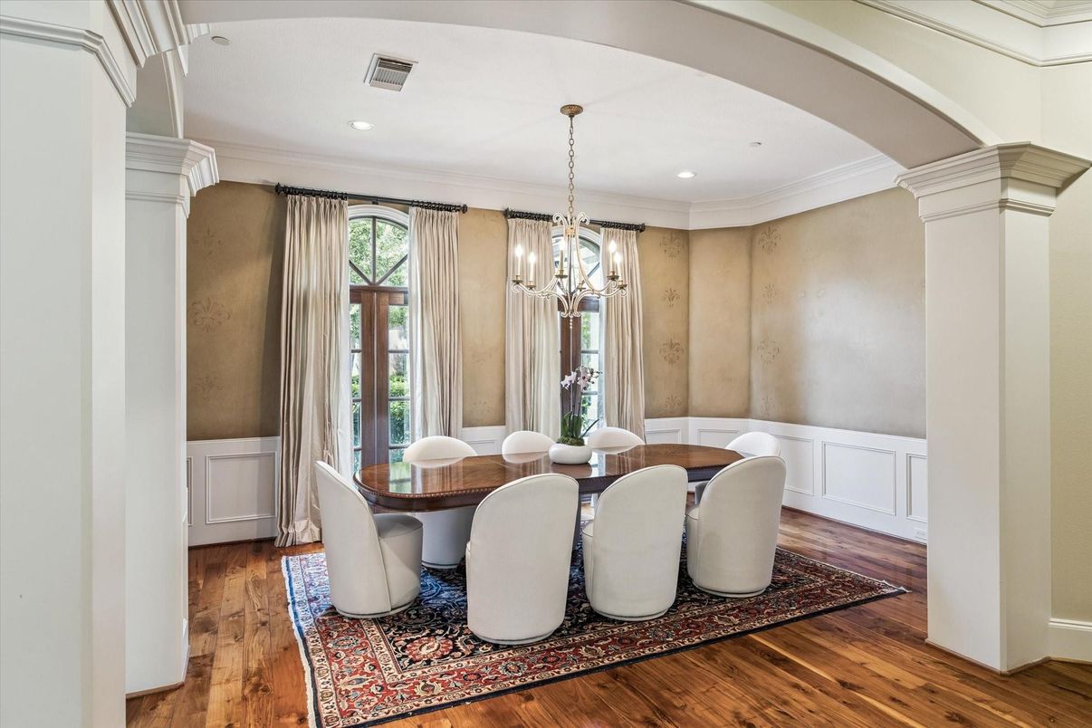 Chandelier, Dining room, Interior, Recessed Lighting, Wood Texture Flooring