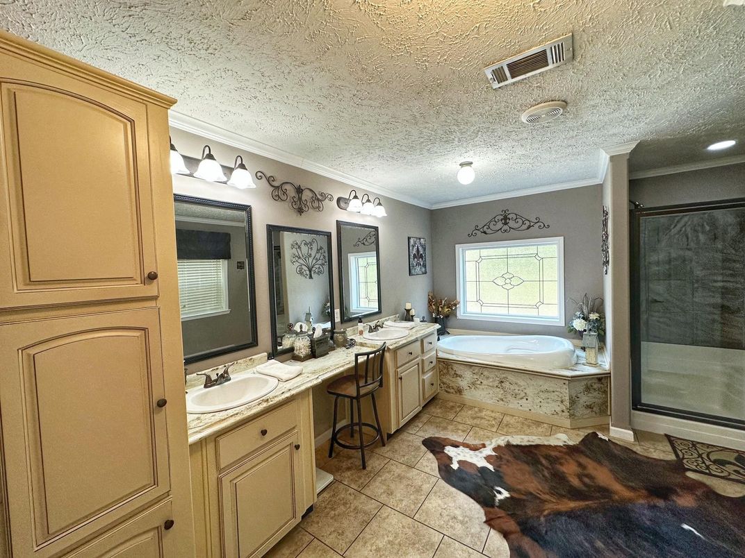 Bathroom, Dual Sink Vanities, Interior, Recessed Lighting