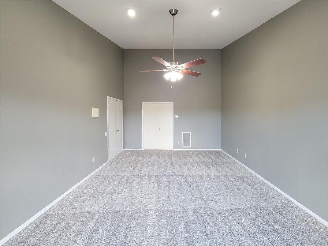 Empty room, Interior, Recessed Lighting