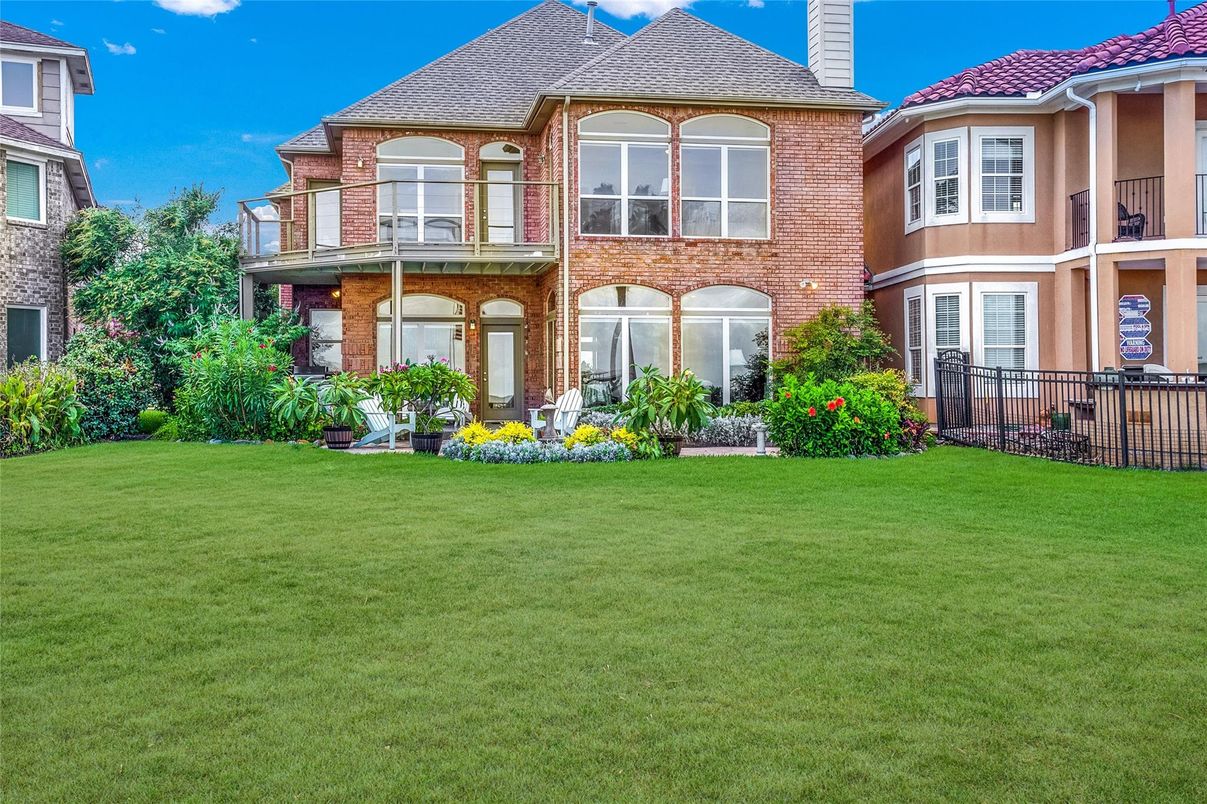 Exterior, Facade, Brick Facade, Queen Anne Victorian