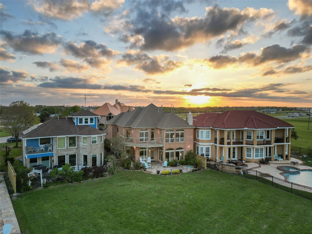 Exterior, Drone