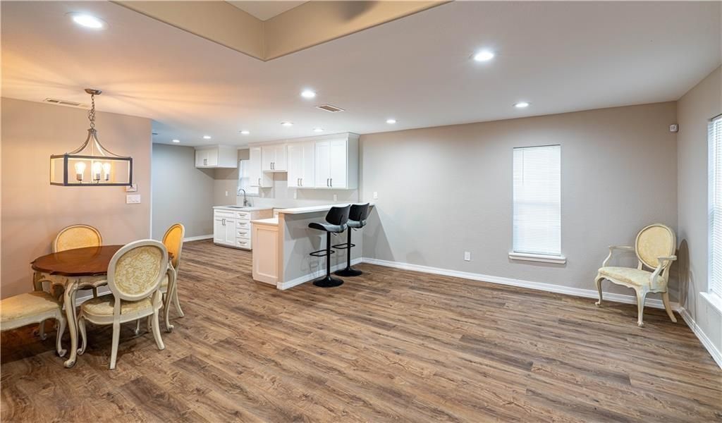 Dining room, Interior, Kitchen, Pendant Lights, Recessed Lighting, Wood Texture Flooring