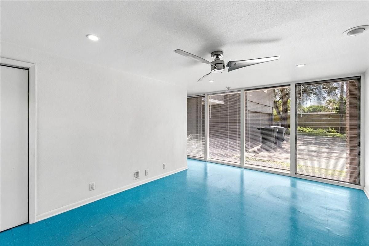 Empty room, Interior, Recessed Lighting