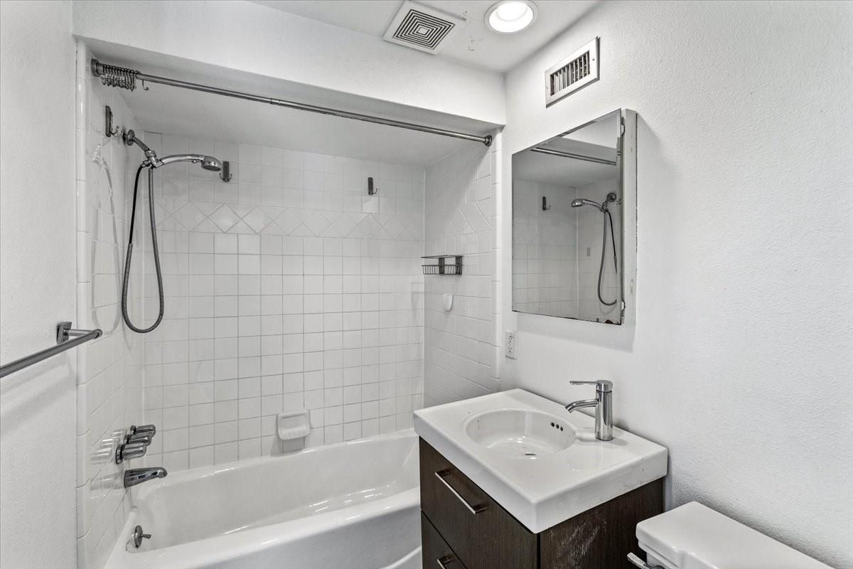 Bathroom, Interior, Recessed Lighting