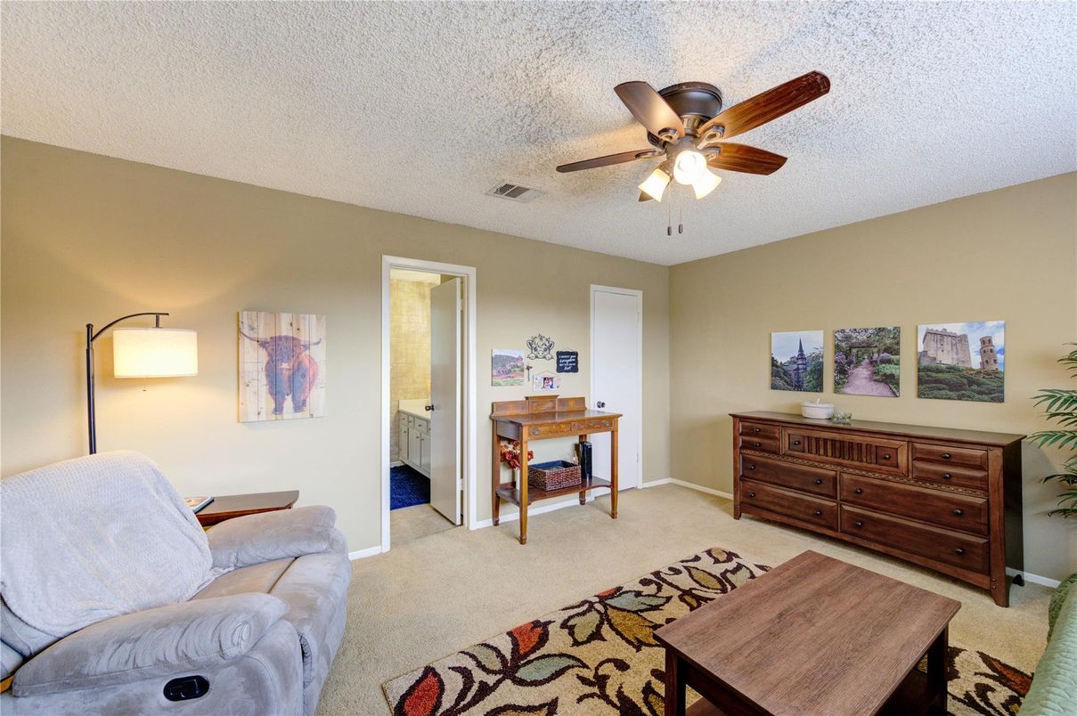 Home Office, Interior