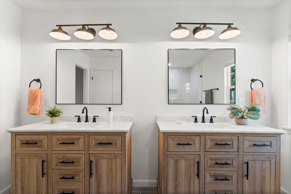 Bathroom, Dual Sink Vanities, Interior