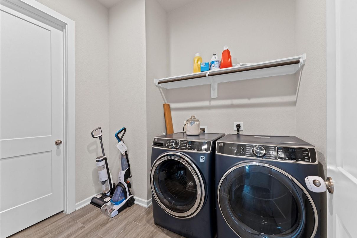 Interior, Washer, Wood Texture Flooring