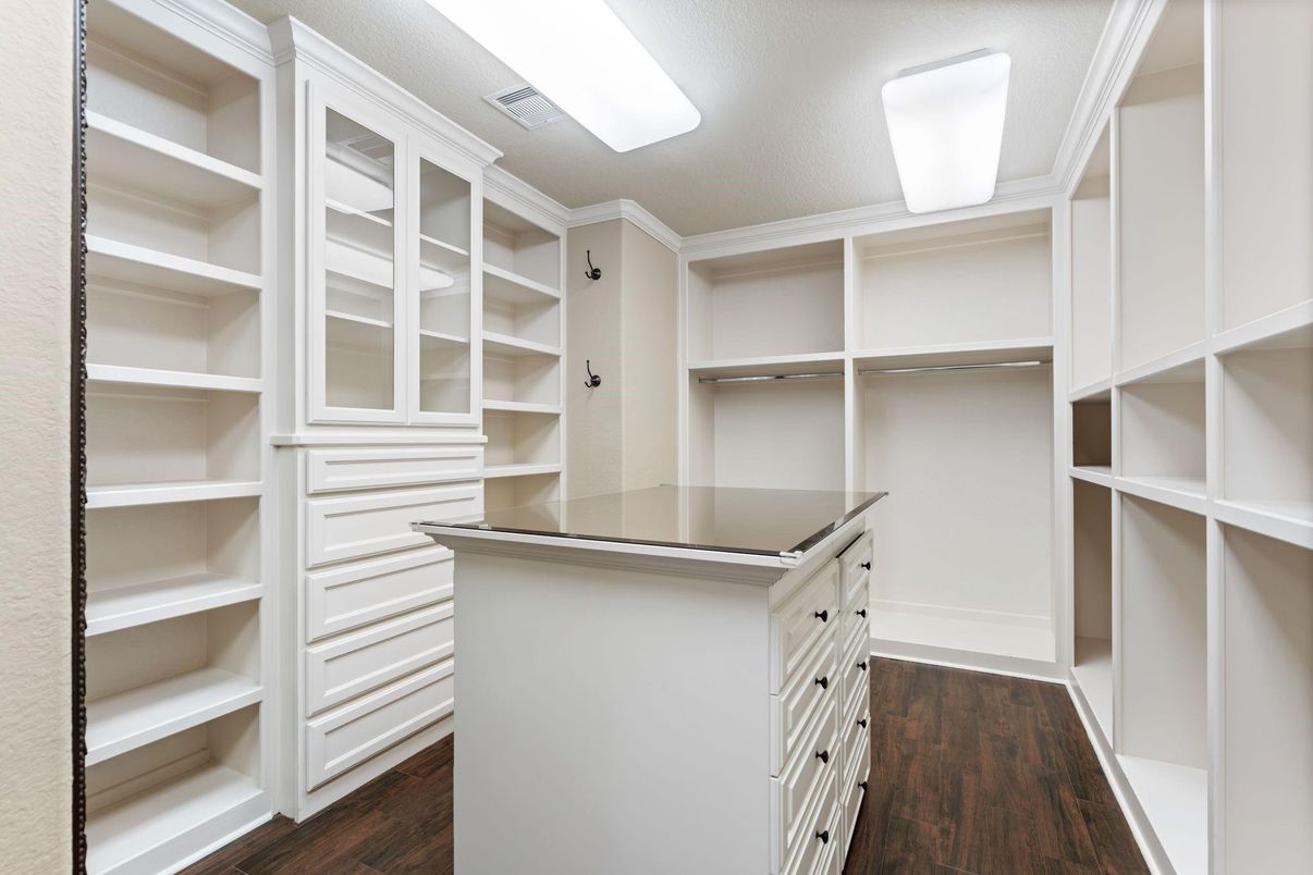 Interior, Walk-in Closets, Wood Texture Flooring