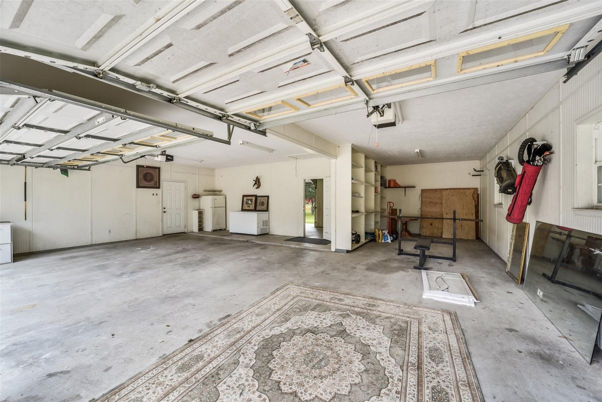 Garage, Interior