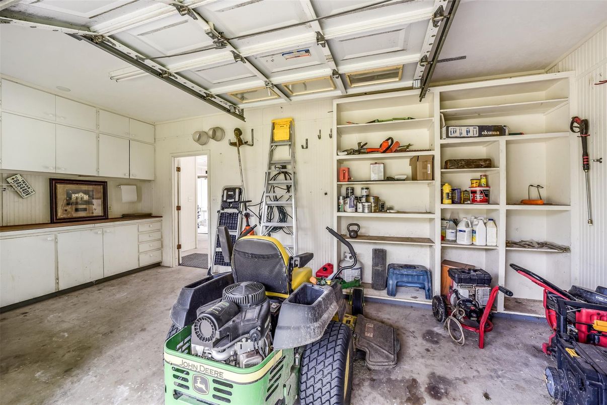 Garage, Interior