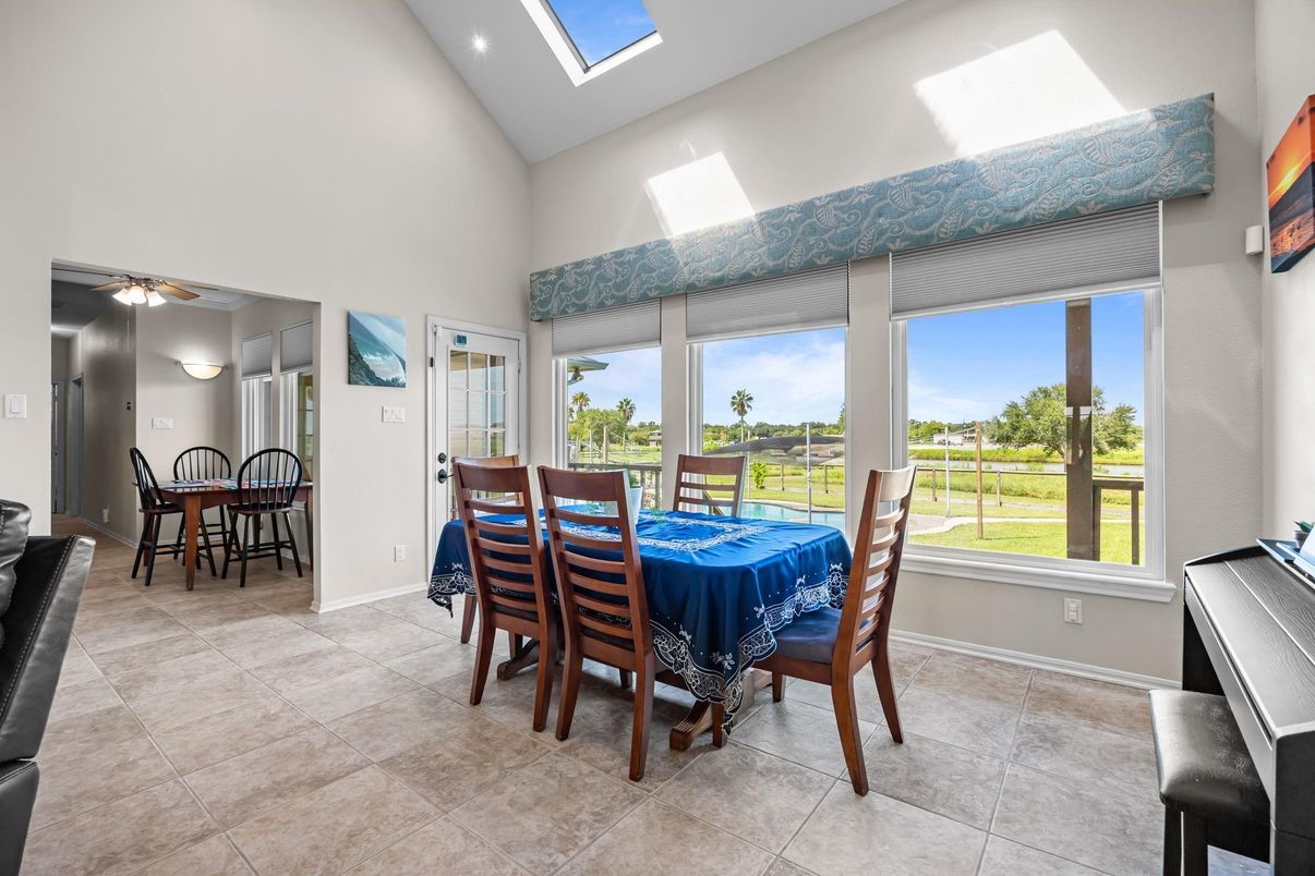 Dining room, Interior, Recessed Lighting