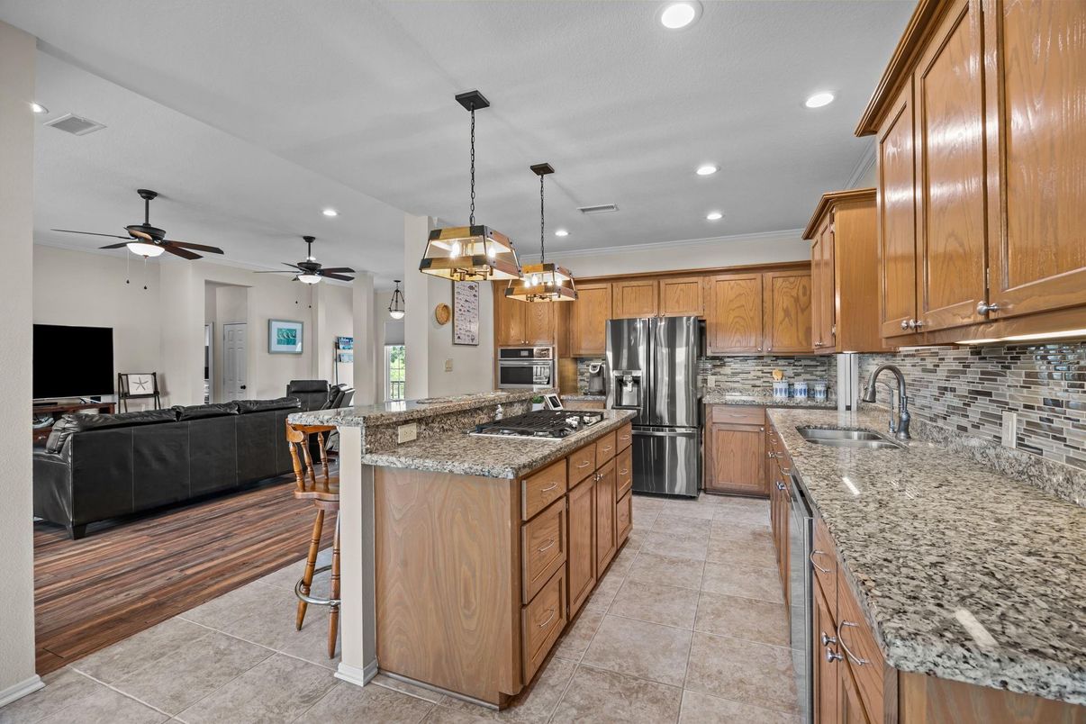 Interior, Kitchen, Living room, Pendant Lights, Recessed Lighting, Stainless Steel Appliances