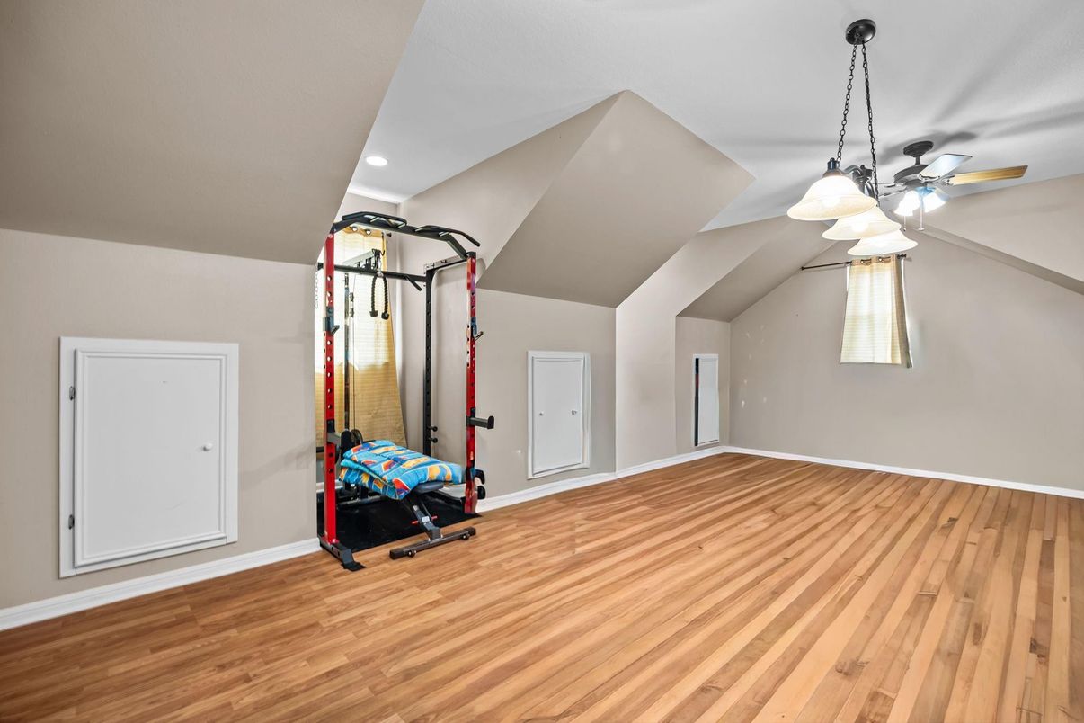 Fitness Equipment, Interior, Pendant Lights, Recessed Lighting, Wood Texture Flooring