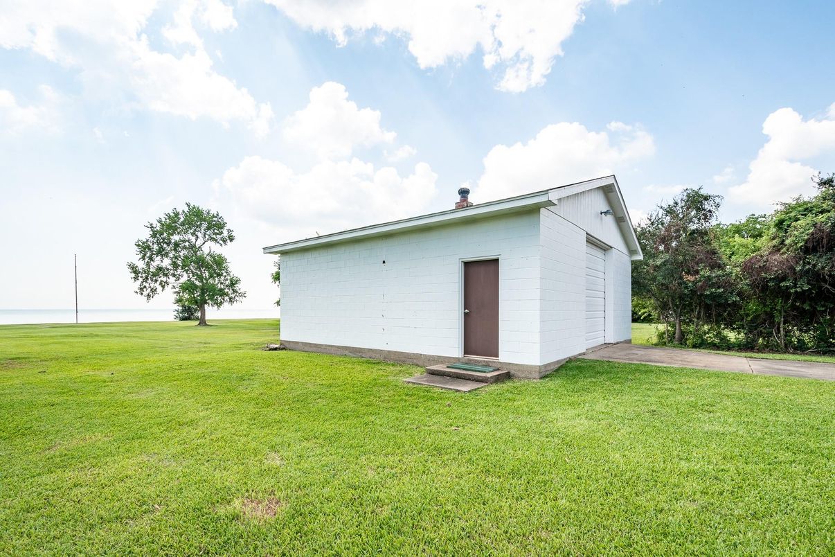 Backyard, Detached Garage, Exterior