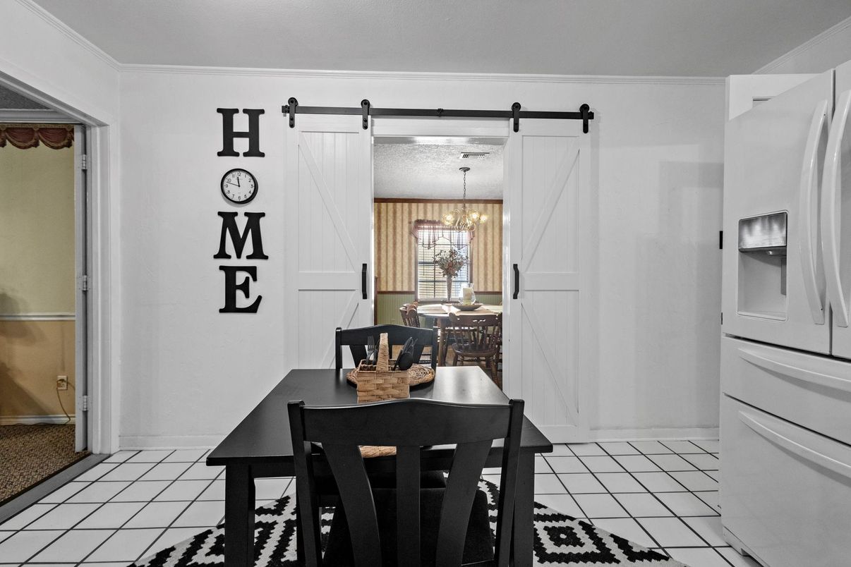 Chandelier, Dining room, Interior