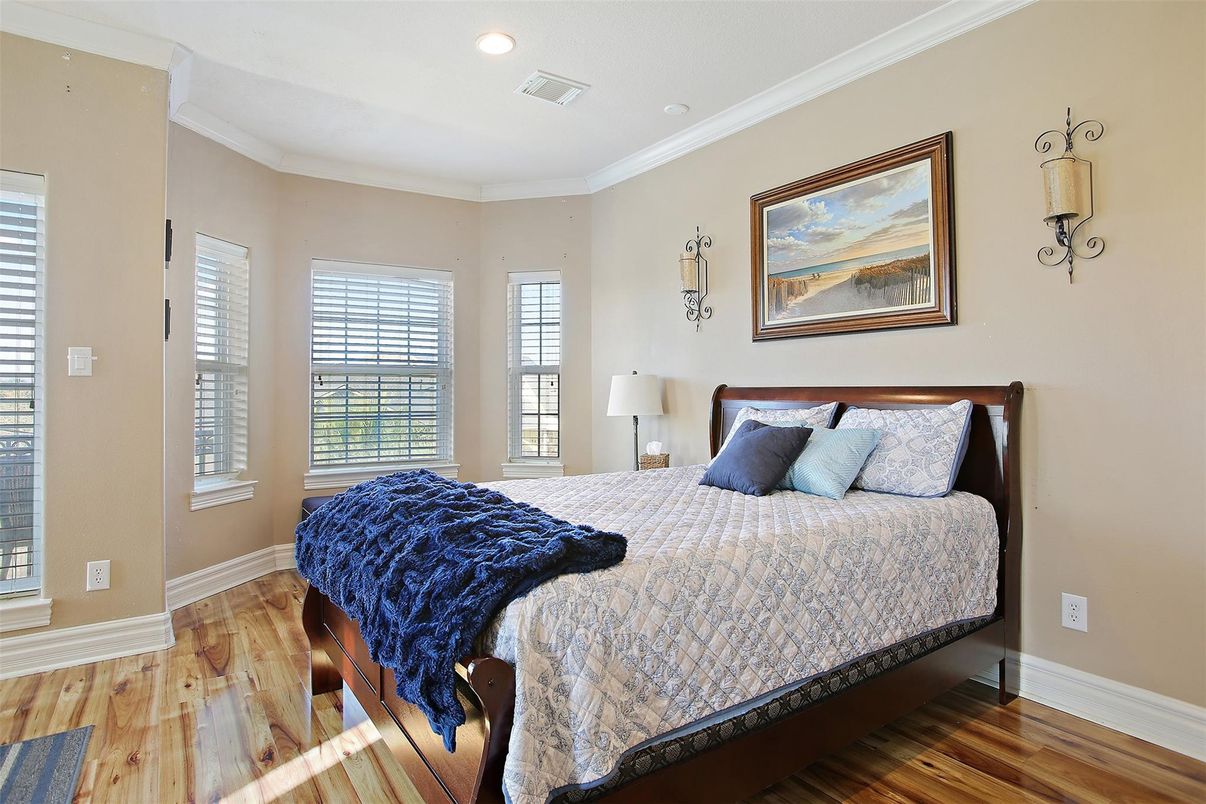 Bedroom, Interior, Recessed Lighting, Wood Texture Flooring