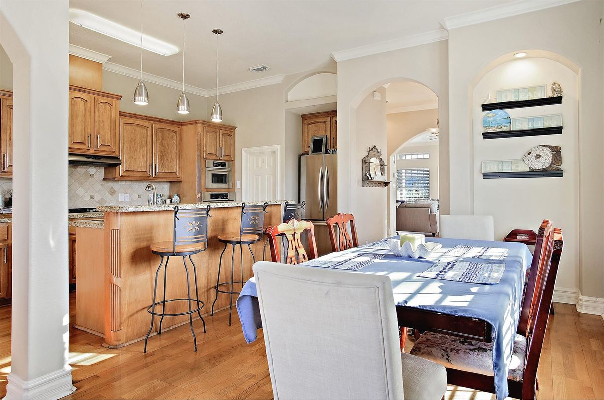 Dining room, Interior, Kitchen, Pendant Lights, Recessed Lighting, Stainless Steel Appliances, Wood Texture Flooring