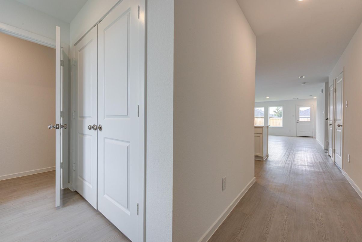 Interior, Recessed Lighting, Wood Texture Flooring